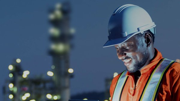 墨西哥一小型飞机坠毁致3人死亡