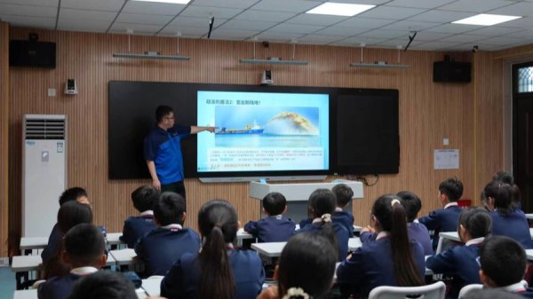 一份特别的儿童节礼物，工程师把疏浚工程科普公开课带进课堂